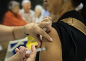 Com coronavírus, governo antecipa campanha de vacinação da gripe em 23 dias...