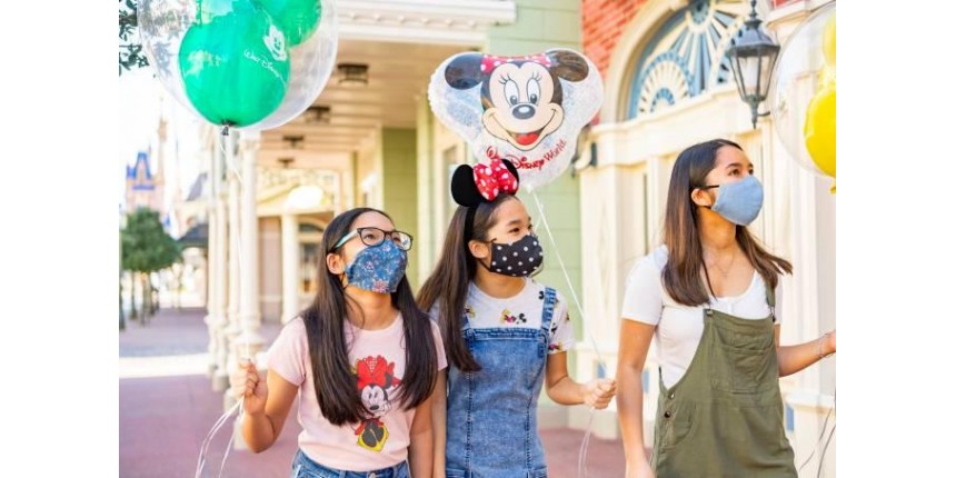 Disney reabre parque com máscaras obrigatórias e Mickey à distância