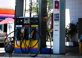 Com lei federal, governo de São Paulo reduz imposto sobre a gasolina